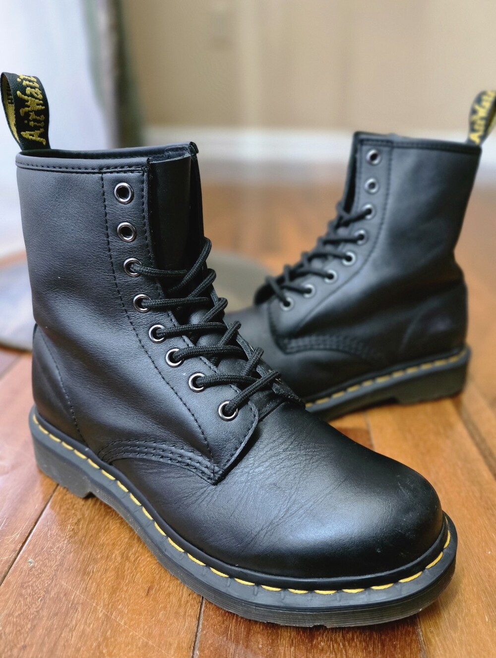 Dr Martens 1460 W Black Leather 8 Eye Combat Boots Womens 8 AirWair Lace Up